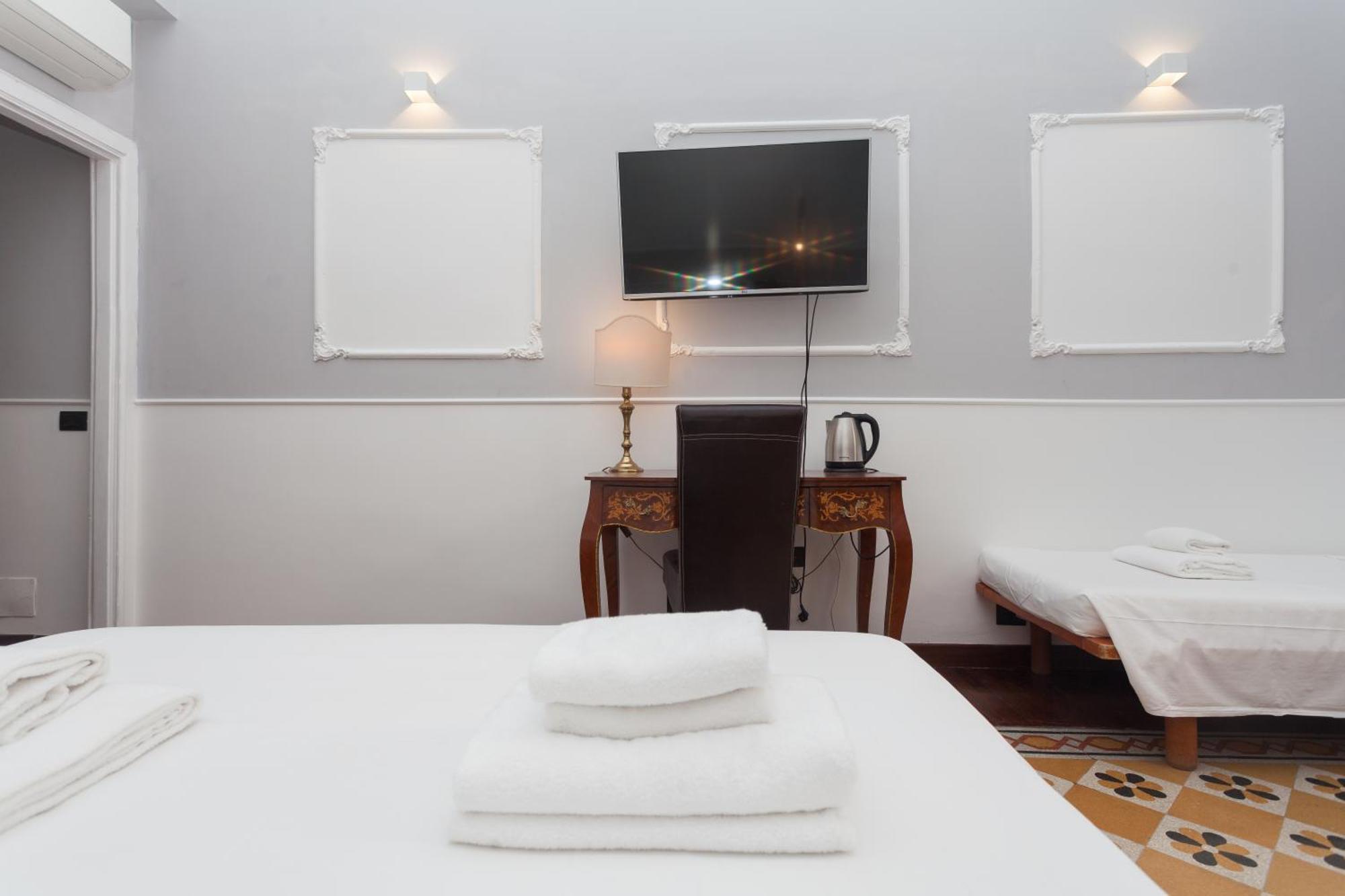 Palazzo Del Duca Piazza Navona Guest House Рим Екстер'єр фото