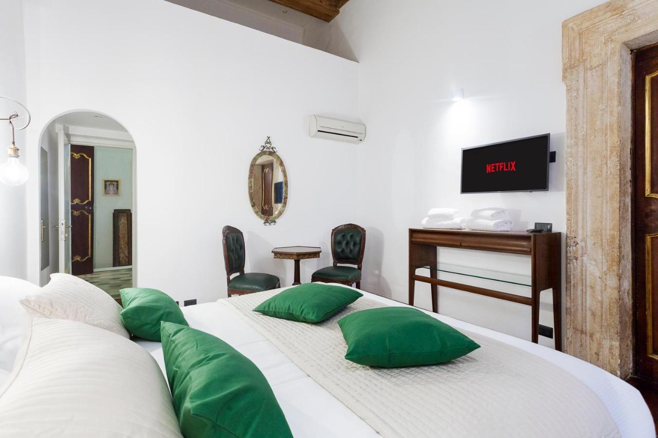 Palazzo Del Duca Piazza Navona Guest House Рим Екстер'єр фото